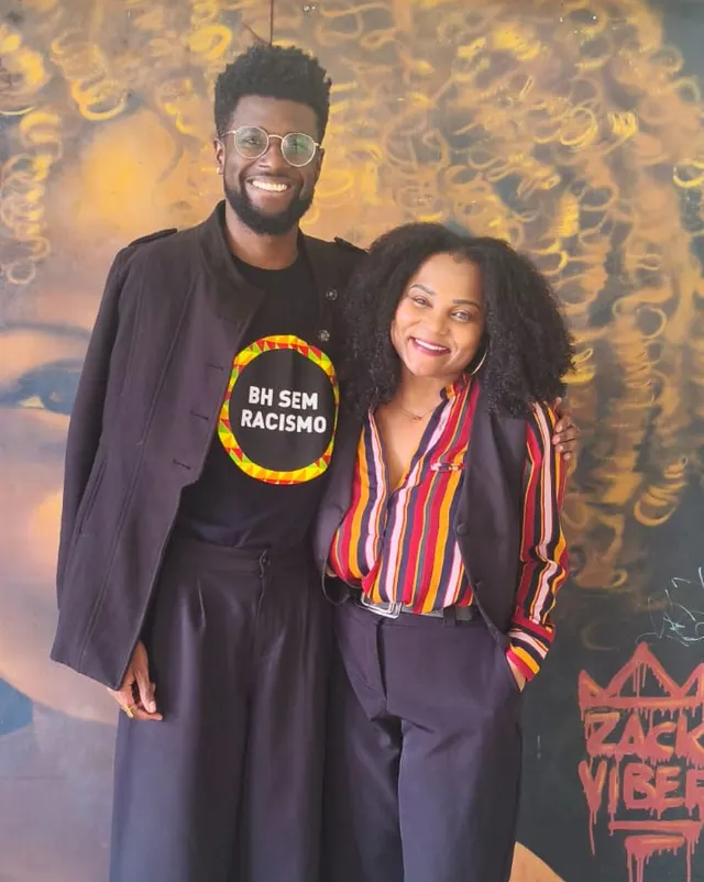 Dra. Bruna Marques Vitebro ao lado de ativista usando camiseta da campanha BH sem Racismo